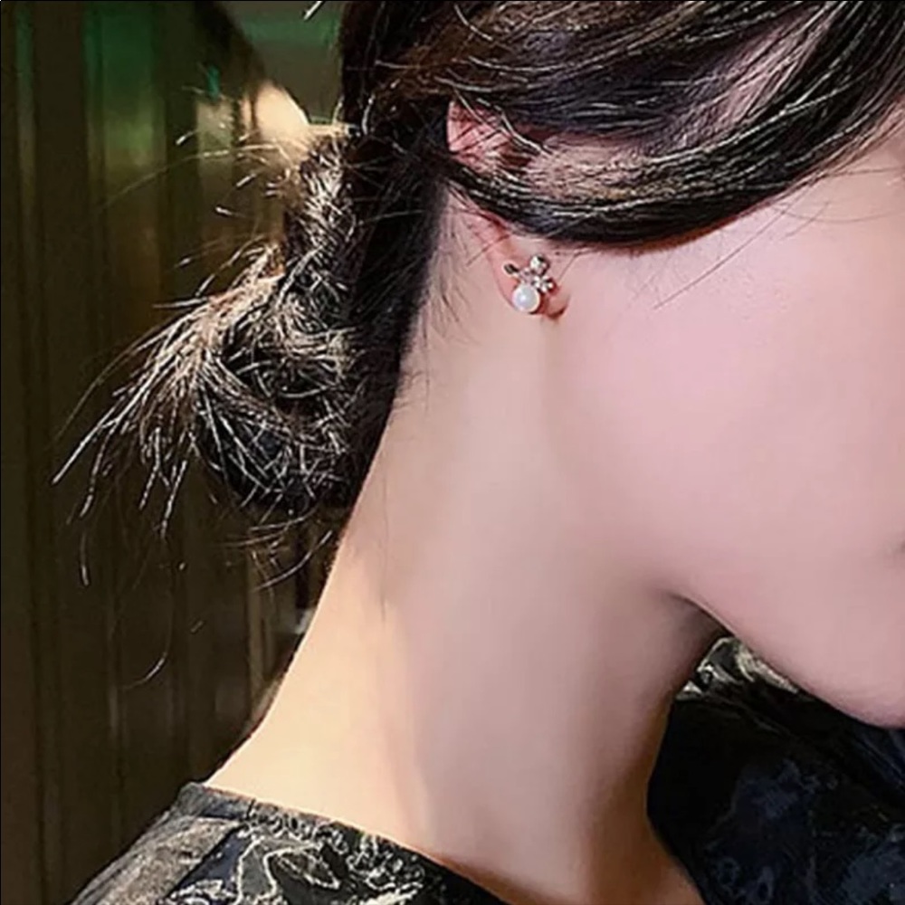 *NEW* Cute Pearl Bird Stud Earrings - Picture 2 of 2